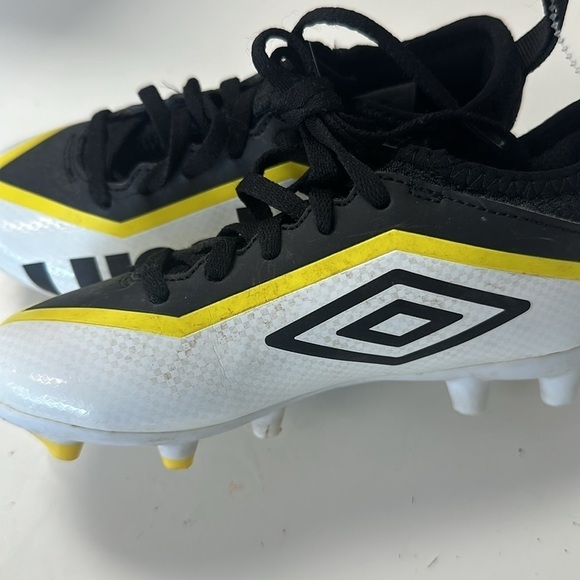 Umbro Pivot Size 12 Football Soccer Cleat Yellow - Picture 3 of 6